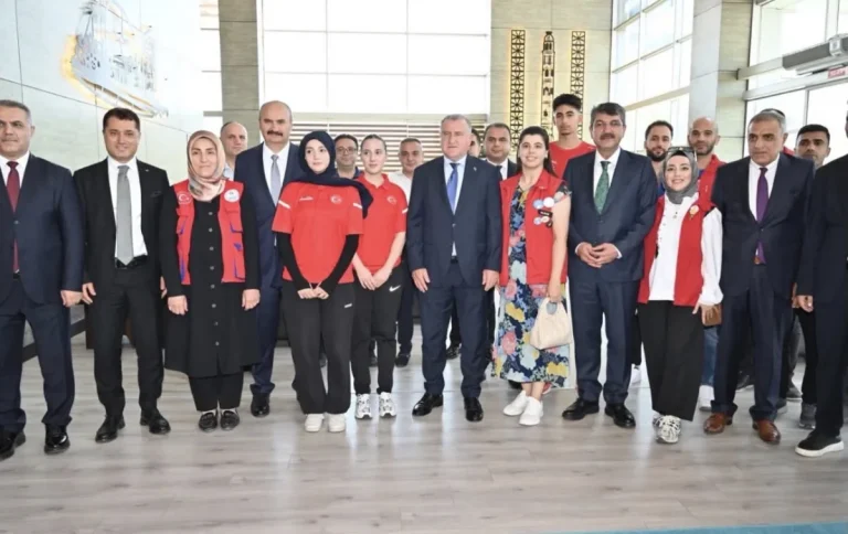 Petrolspor altyapısına Bakan Bak desteği