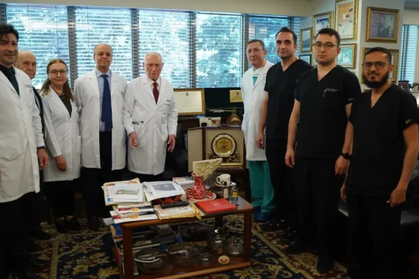 Prof. Dr. Mehmet Haberal’ı dünya ayakta alkışlıyor
