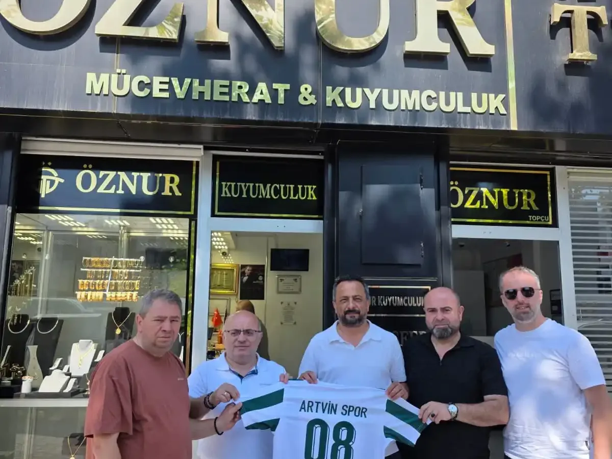 Artvinli iş İnsanı Topçu’ya Artvinspor’dan ziyaret