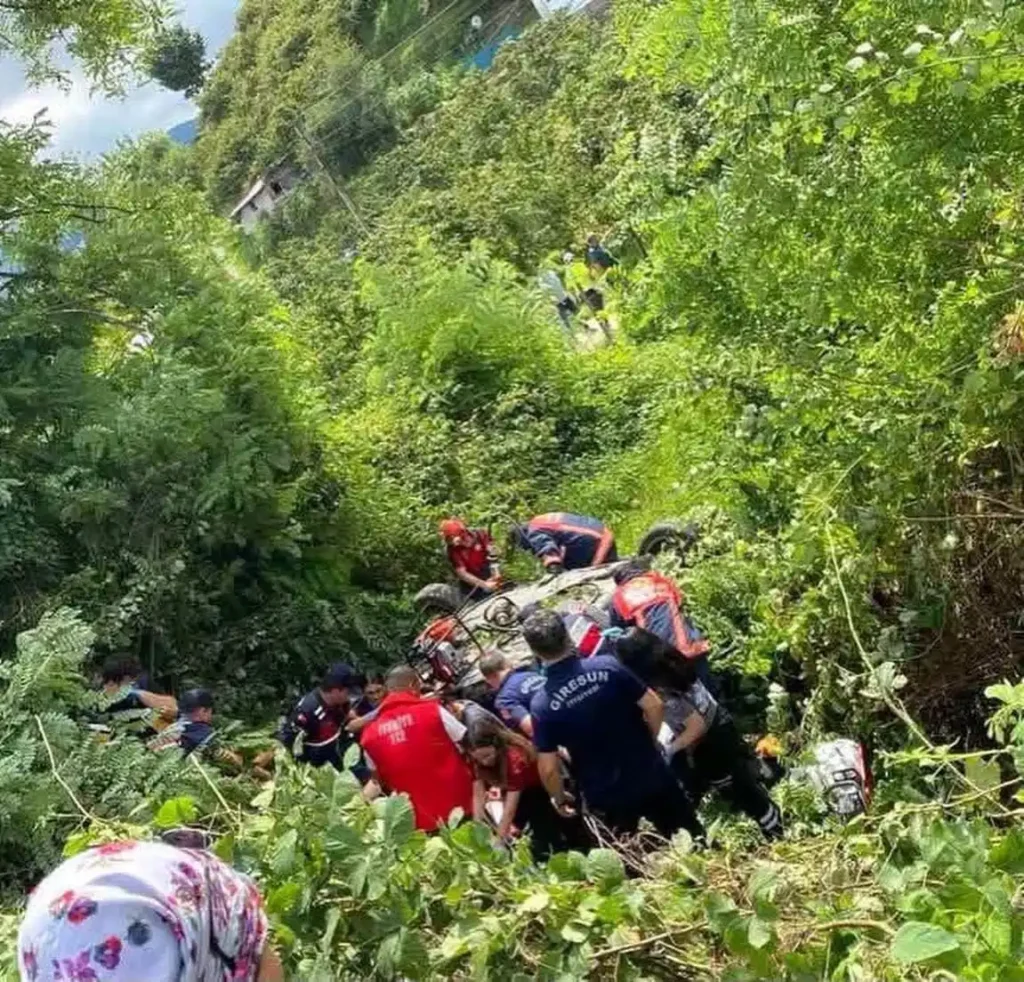 Keşap’ta otomobil fındık bahçesine uçtu: 2 ölü, 3 ağır yaralı
