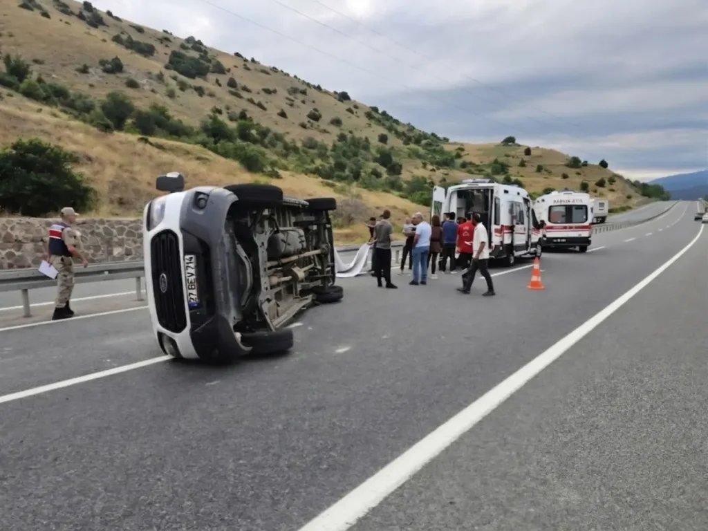 Gaziantep’ten Erzurum’a giden minibüs devrildi