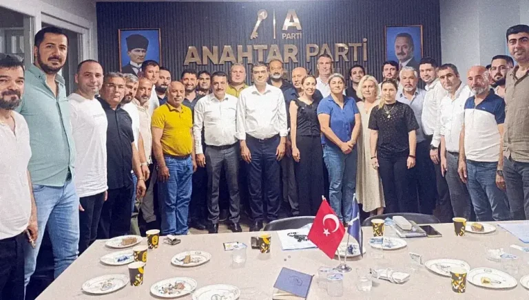 Anahtar Parti Adana’da sahaya indi