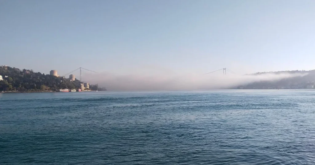 İstanbul’da yoğun sis: Vapur seferleri iptal edildi