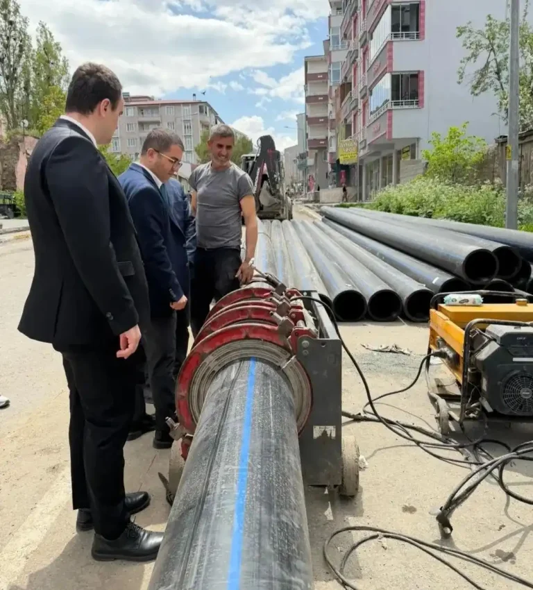 Kağızman’da devam eden altyapı ve kaldırım çalışmaları yerinde incelendi