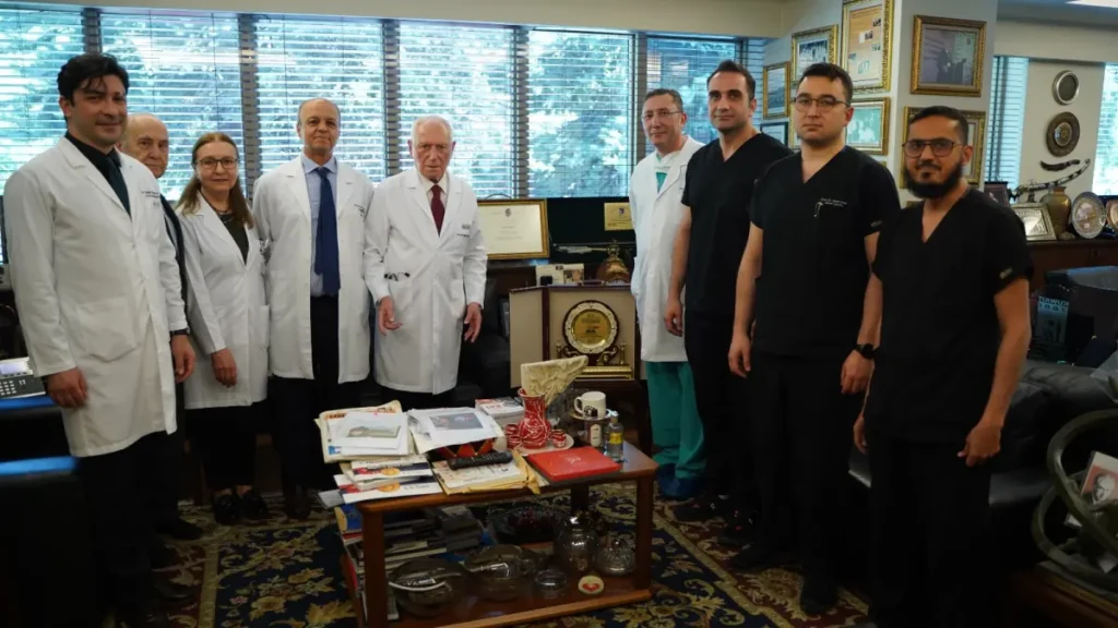 Prof. Dr. Mehmet Haberal’ı dünya ayakta alkışlıyor