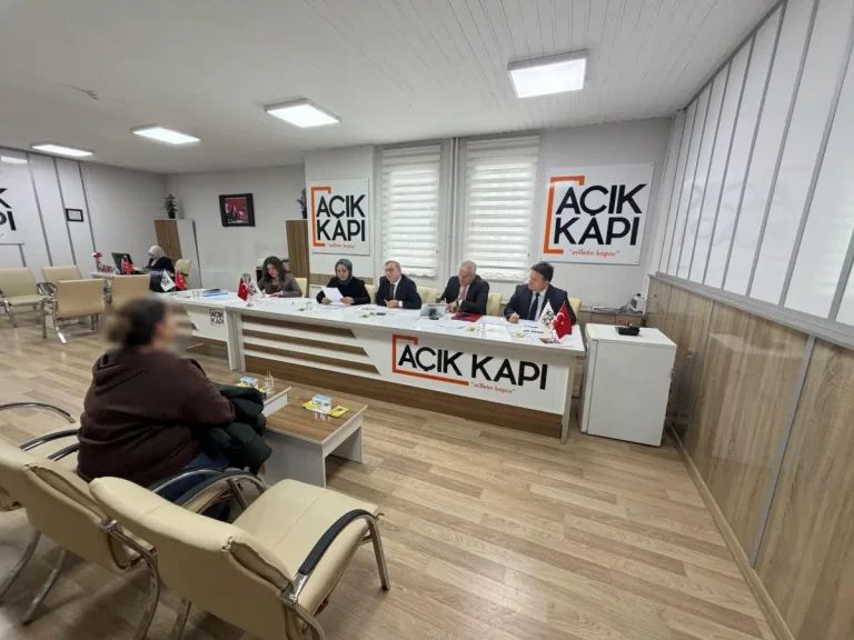 Kars Valisi Ziya Polat, vatandaşların talep ve sorunlarını dinledi