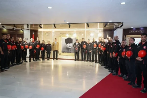 KEÇ-TİM Arama ve Kurtarma Ekibi’ne akreditasyon peçlerini Başkan Özarslan takdim etti