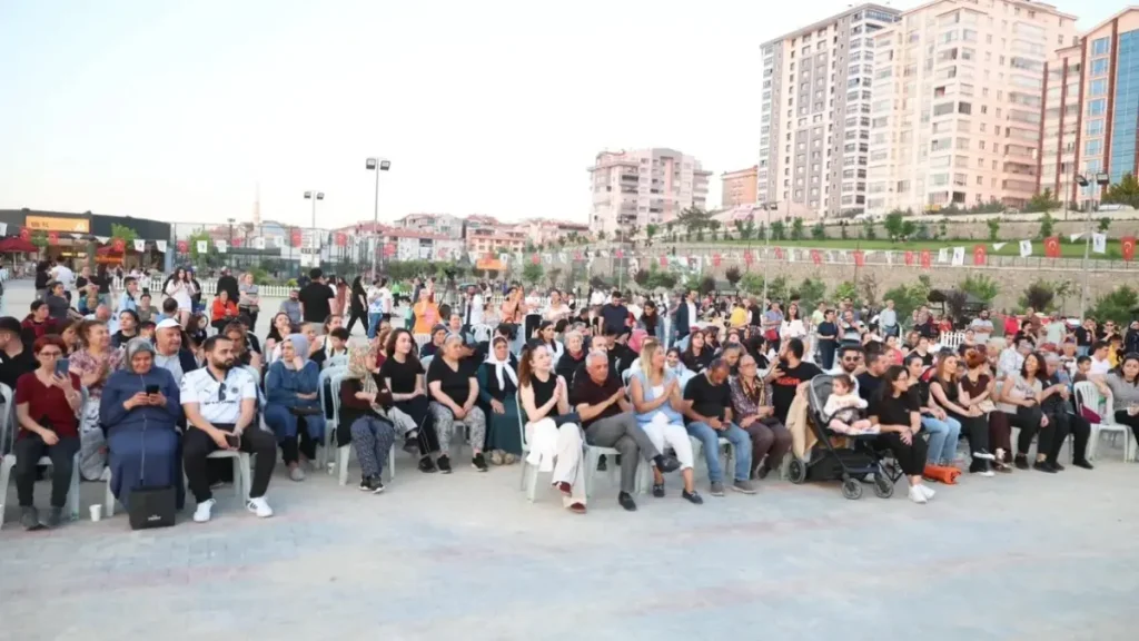 Mamak yaz şenlikleri müzik ve coşku dolu ilk etkinliğiyle başladı