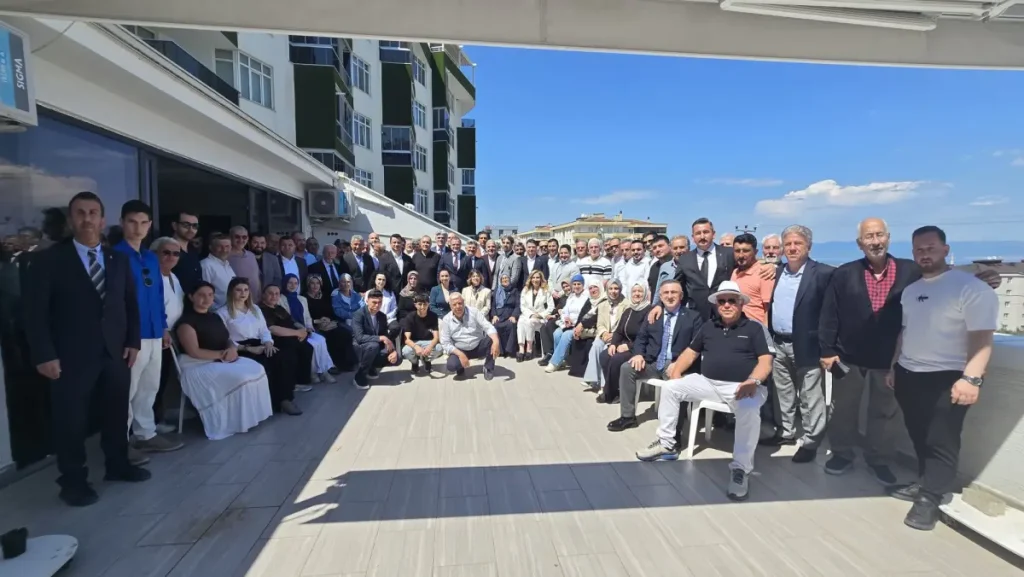AK Parti Mudanya’da bayramlaşma programına yoğun ilgi