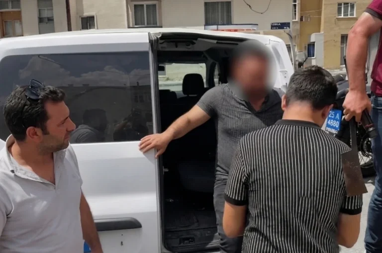 Erzurum’da satırlı firari hükümlü alarmı: Çatıda gerilim dolu dakikalar