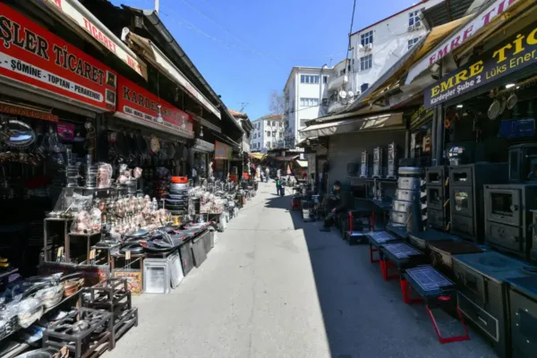 ABB’den Tenekeciler Caddesi’ne estetik dokunuş