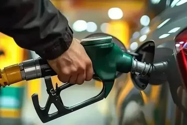 Akaryakıt fiyatları güncellendi: Motorinde indirim