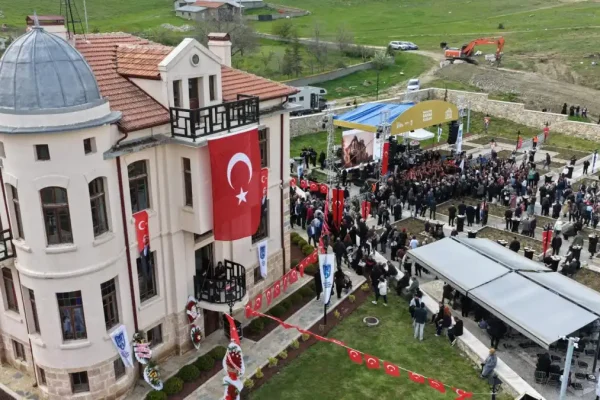 Tarihi konak yeniden hayat buldu