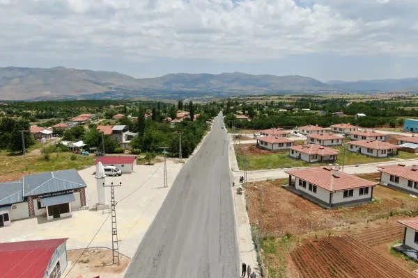 Doğanşehir Yolkoru’da tozlu yol tarihe karıştı