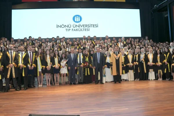 İnönü Üniversitesi Tıp Fakültesi’nde 33. Dönem mezuniyet coşkusu