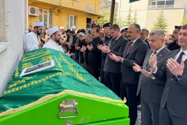 Artvin’de çığ altında kalan ve  cesedine 126 gün sonra ulaşılan çoban defnedildi