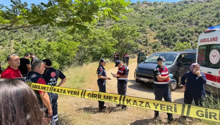 Isparta Eğirdir’de otomobilde 2 genç ölü bulundu