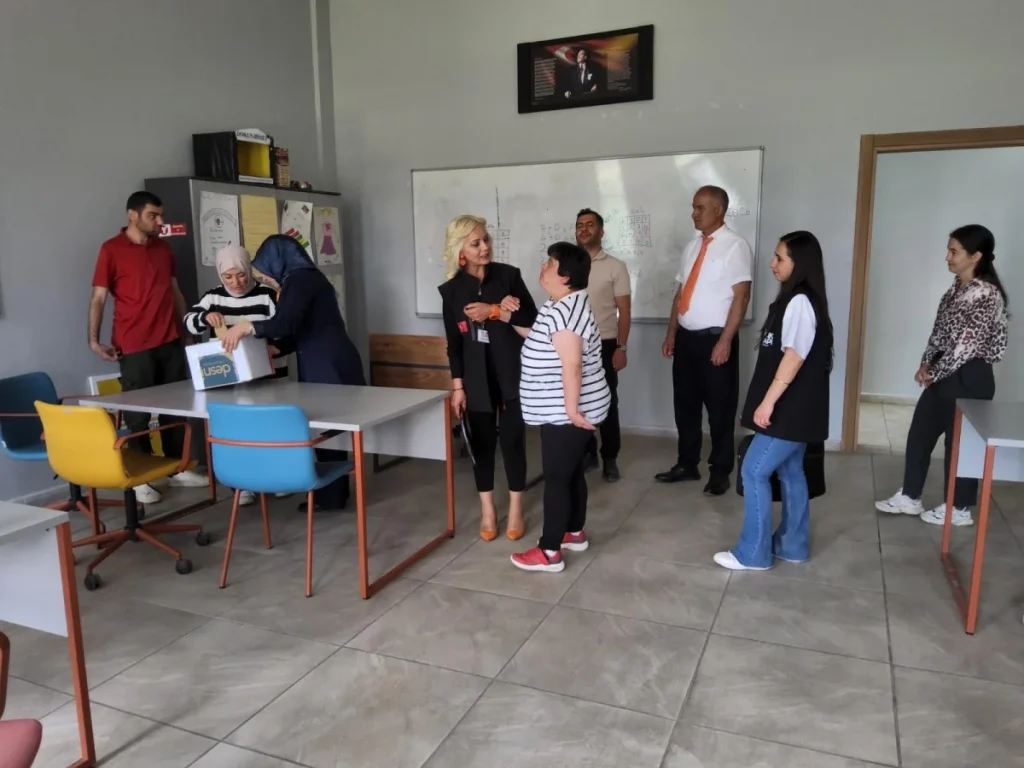 Açık Kapı Şube Müdürlüğünden Gündüz Engelli akım merkezine anlamlı ziyaret