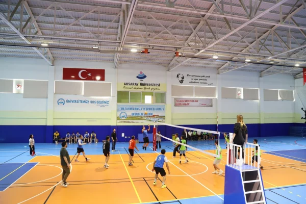 ASÜ Spor Şenliklerinde voleybol  şampiyonu Mühendislik Fakültesi oldu