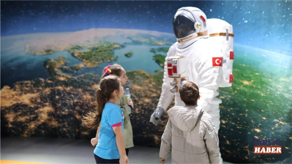 Aksaray Bilim Merkezi’nde Çocuklar Bilimle Buluşuyor
