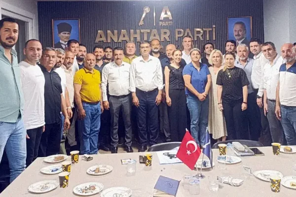 Anahtar Parti Adana’da sahaya indi