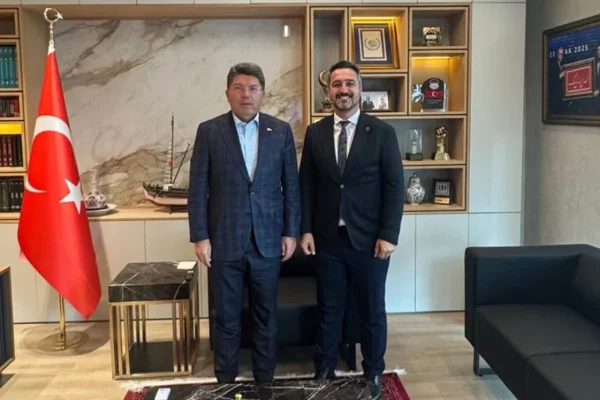 Eski Adalet bakanı Yılmaz Tuç’tan Kumluca’ya destek sözü