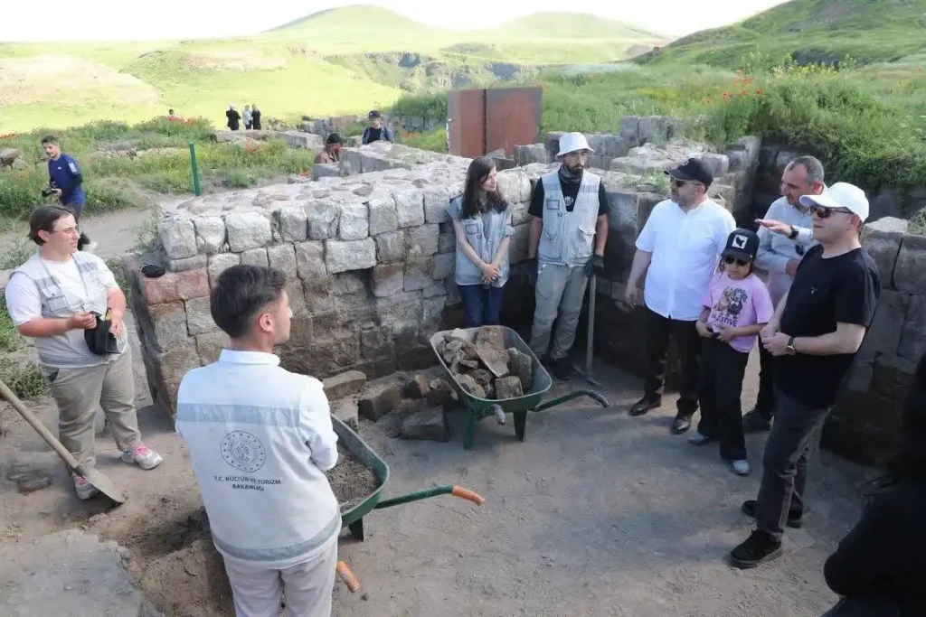 Vali Polat ve Milletvekili Çalkın’dan Ani Örenyeri’nde inceleme