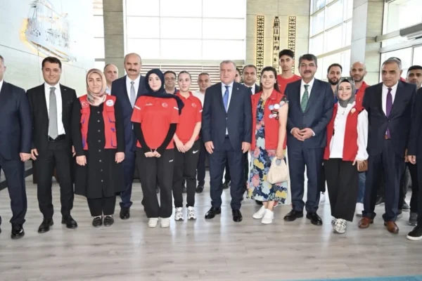 Petrolspor altyapısına Bakan Bak desteği