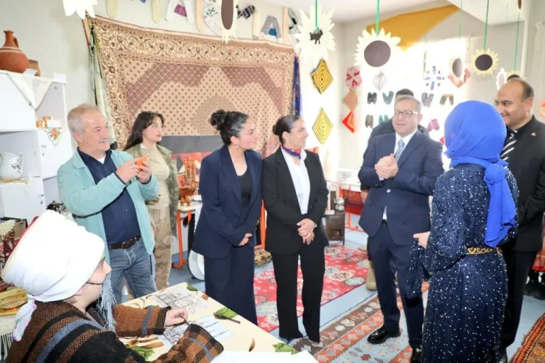 Kars Valisi Ziya Polat, “7 Bölge, Tek Ruh” sergisinin açılışını yaptı