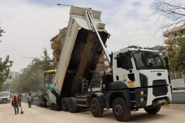Şanlıurfa Büyükşehir yolları yeniliyor, Karaköprü’de ulaşım rahatlıyor