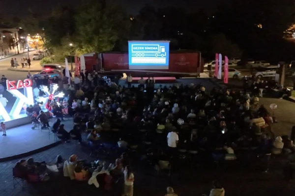 Kars’ta “Gezen Sinema ve Gezen Ozanlar” Etkinlikleri Başladı