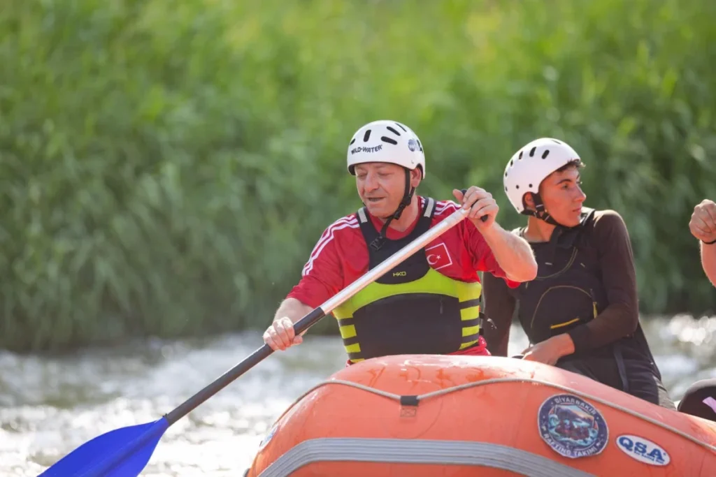 Vali Ziya Polat, Akyaka Kanyonu’ndaki rafting heyecanına katıldı