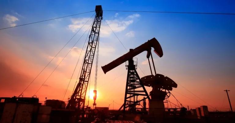 Orta Doğu endişesi petrolü yükseltti: Petrolün varil fiyatı 105 doları aştı