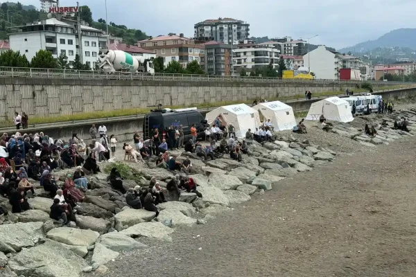 Rize Çayeli’nde denizde kaybolan 10 yaşındaki çocuk için arama çalışmaları sürüyor