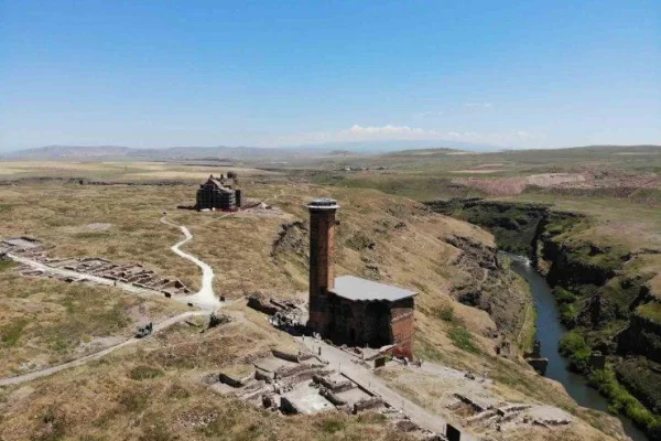 Kars’ın tarihi incisi Ani Ören Yeri’nde bayram yoğunluğu