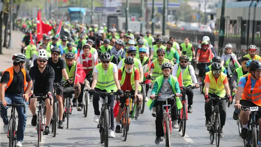 Gazze için yüzlerce kişi pedal çevirdi