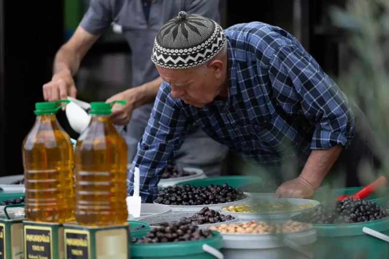Tirilye’de Zeytin Çiçeği Festivali’ne ilgi