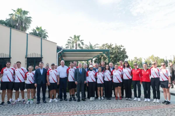 Antalya’da Avrupa okçuluk heyecanı: Bakan Bak millî sporcularla buluştu
