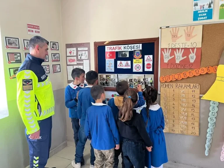 Akyaka’da miniklere trafik bilinci aşılandı: “Trafik dedektifleri” sahada