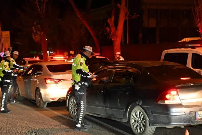 Kars Emniyeti’nden bayramda “Güvenli Trafik” seferberliği
