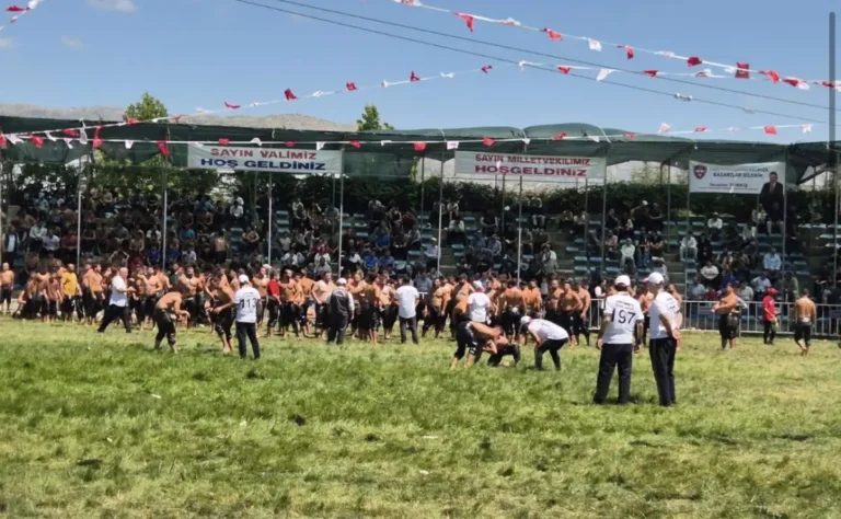 Uluborlu’da festival coşkusu, er meydanında kıyasıya mücadele