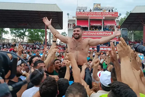 665. Tarihi Kırkpınar Yağlı Güreşleri altın kemer sahibi Erkan Taş