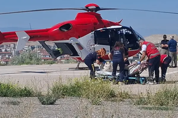 Beyin kanaması geçiren 82 yaşındaki hasta hava ambulansıyla Ankara’ya sevk edildi