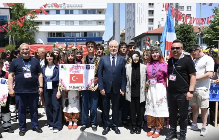 Isparta Uluslararası Gül Festivali başladı