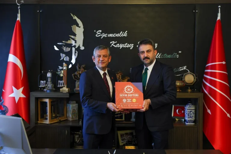 Ankara Kent Konseyi’nin “seyir Defteri” CHP Genel Başkanı Özgür Özel’e takdim edildi