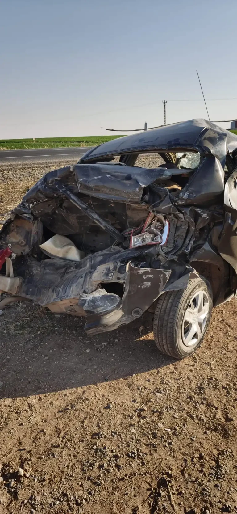 Şanlıurfa’da hafriyat kamyonu kazaya neden oldu