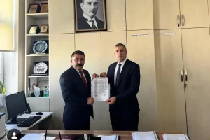 Sağlık-Sen Kars Şube Başkanı Muharrem Koşkalan mazbatasını aldı