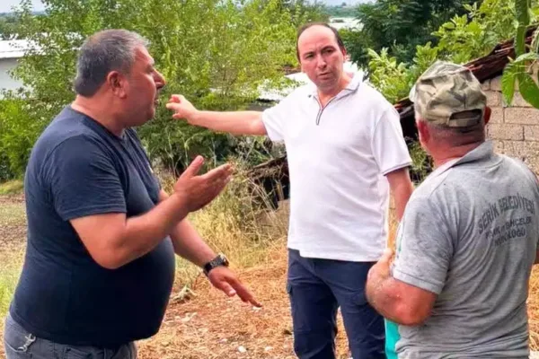 Serik belediyesi fırtına ve hortumun yaralarını sarıyor