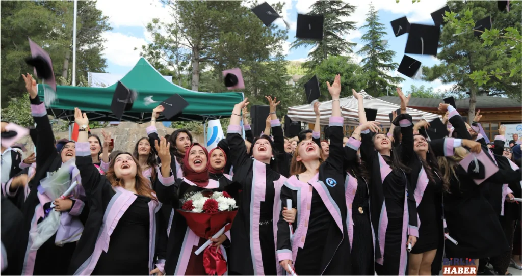 ASÜ Güzelyurt MYO’da mezuniyet coşkusu yaşandı