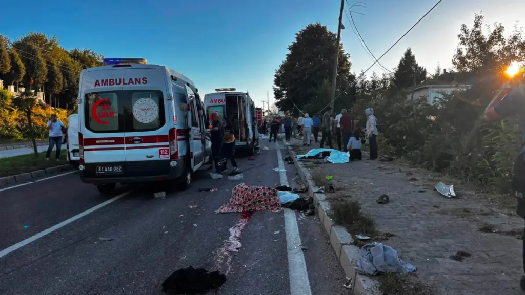 Akçakoca’da bir TIR patpat aracına çarptı: 4 kişi öldü, 9 kişi yaralandı